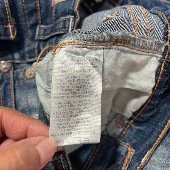 True Religion“Geno Relaxed Slim” Size 4 Kids Denim Jeans NWOT Embroidered - Picture 7 of 8
